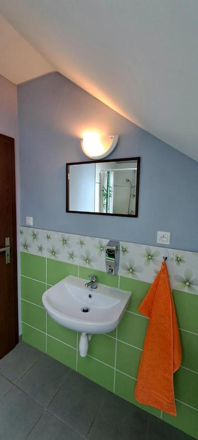 Ubytovanie U Huberta Bešeňová Exterior foto